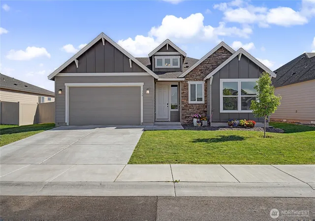 Photo 1 of Sale Pending at 738 I St Ne, Quincy, WA 98848 | MLS# NWM2527115 | Listing updated on 2026-09-25