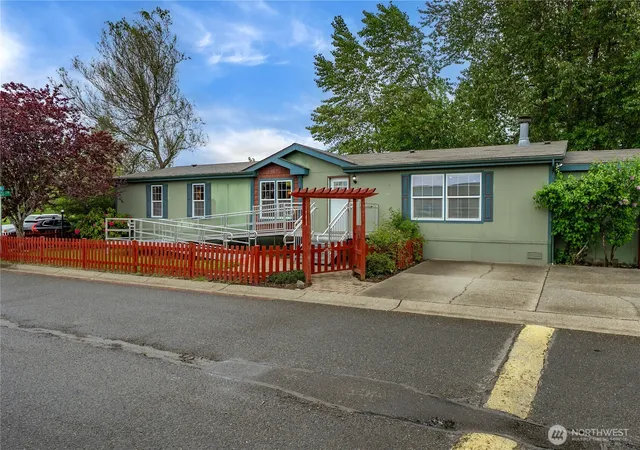 Photo 1 of Manufactured home for sale at 337 Redwood St, Enumclaw, WA 98022 | MLS# NWM2527157 | Listing updated on 2026-09-23