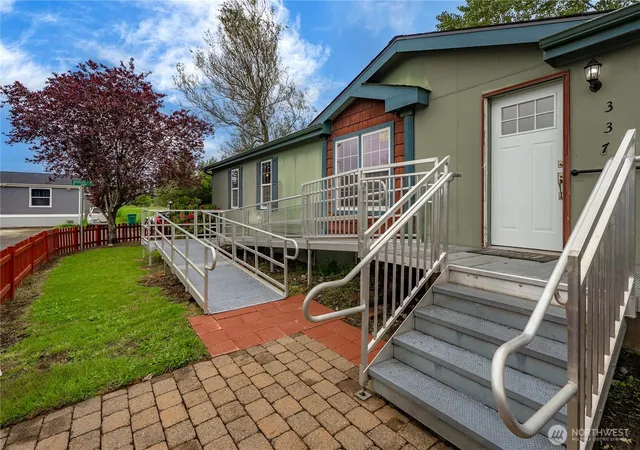 Photo 2 of Manufactured home for sale at 337 Redwood St, Enumclaw, WA 98022 | MLS# NWM2527157 | Listing updated on 2026-09-23