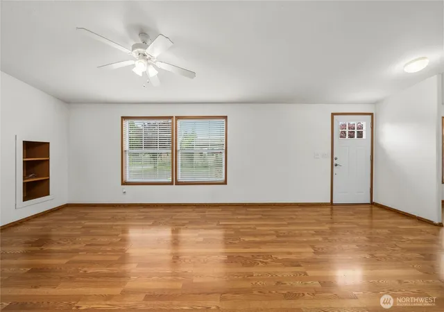 Photo 4 of Manufactured home for sale at 337 Redwood St, Enumclaw, WA 98022 | MLS# NWM2527157 | Listing updated on 2026-09-23