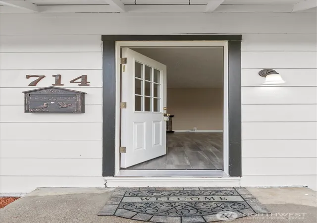 Photo 3 of Single family home for sale at 714 S 7th Avenue, Kelso, WA 98626 | MLS# NWM2527225 | Listing updated on 2026-09-21