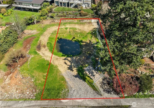 Photo 2 of Sale Pending at 508 8th Avenue W #B, Kirkland, WA 98033 | MLS# NWM2527229 | Listing updated on 2026-09-25