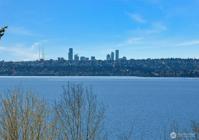 Photo 3 of Sale Pending at 508 8th Avenue W #B, Kirkland, WA 98033 | MLS# NWM2527229 | Listing updated on 2026-09-25