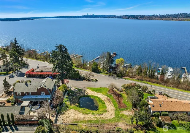 Photo 3 of Sale Pending at 508 8th Avenue W #B, Kirkland, WA 98033 | MLS# NWM2527229 | Listing updated on 2026-09-25