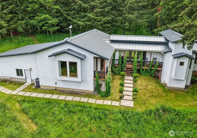 Photo 2 of Single family home for sale at 873 Mountain View Rd, Kalama, WA 98625 | MLS# NWM2527291 | Listing updated on 2026-09-21