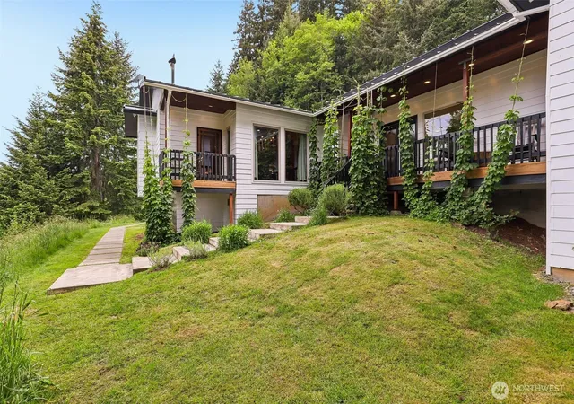 Photo 3 of Single family home for sale at 873 Mountain View Rd, Kalama, WA 98625 | MLS# NWM2527291 | Listing updated on 2026-09-21