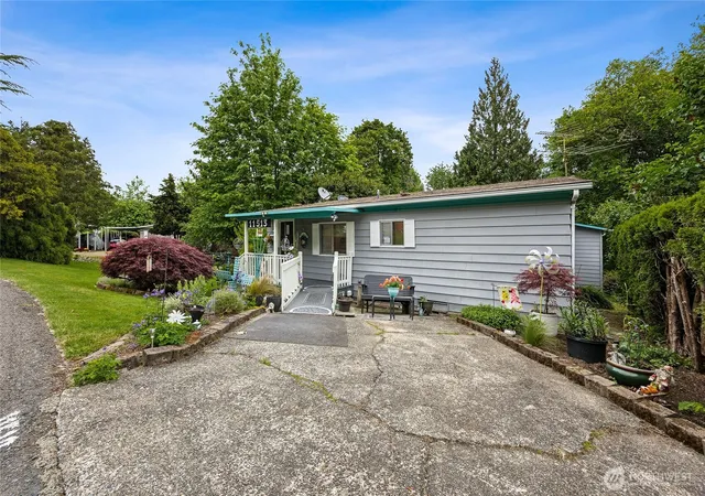 Photo 2 of Sale Pending at 11513 155th Avenue Se, Renton, WA 98059 | MLS# NWM2527300 | Listing updated on 2026-09-03