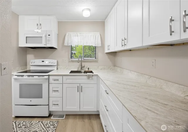 Photo 3 of Sale Pending at 11513 155th Avenue Se, Renton, WA 98059 | MLS# NWM2527300 | Listing updated on 2026-09-03