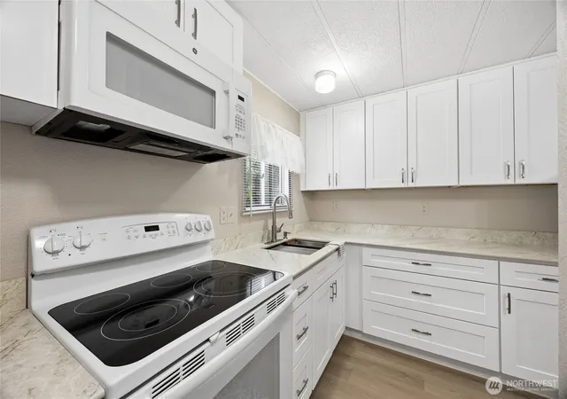 Photo 4 of Sale Pending at 11513 155th Avenue SE, Renton, WA 98059 | MLS# NWM2527300 | Listing updated on 2026-09-03