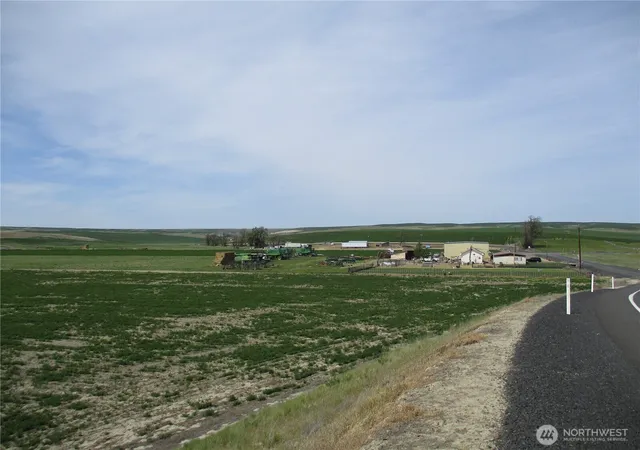 Photo 3 of Manufactured home for sale at 1351 Cummins Rd, Touchet, WA 99360 | MLS# NWM2527307 | Listing updated on 2026-09-21