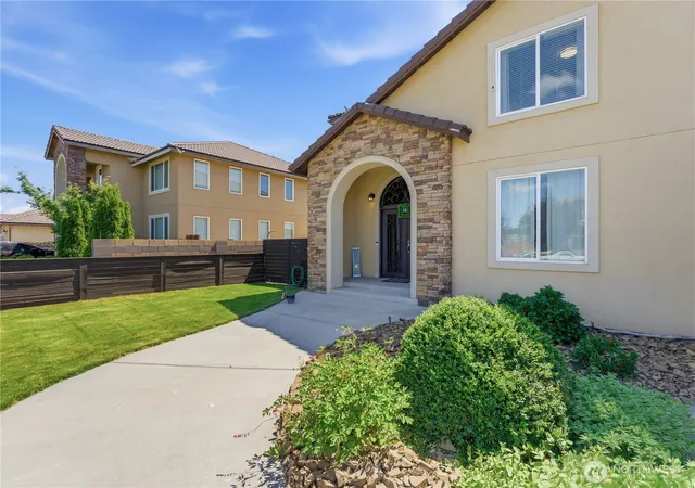 Photo 4 of Single family home for sale at 420 Over St SW, Quincy, WA 98848 | MLS# NWM2527336 | Listing updated on 2026-09-21