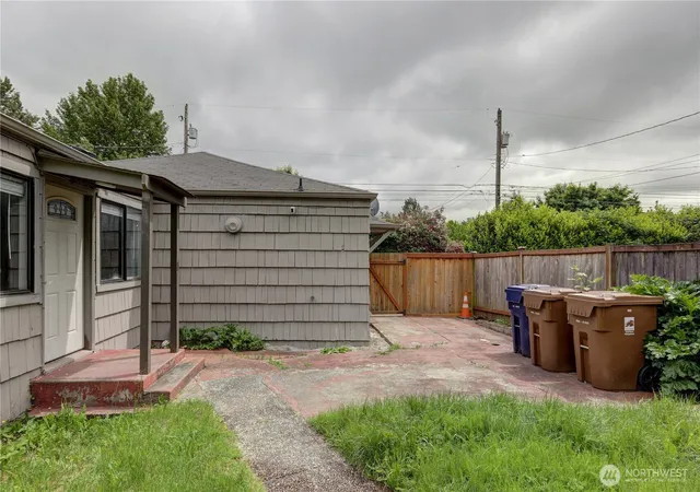 Photo 2 of Single family home for sale at 4609 S Thompson Ave, Tacoma, WA 98408 | MLS# NWM2527375 | Listing updated on 2026-09-21