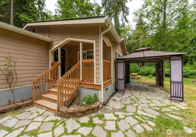 Photo 3 of Manufactured home for sale at 2579 Green Acres Ln, Oak Harbor, WA 98277 | MLS# NWM2527385 | Listing updated on 2026-09-23