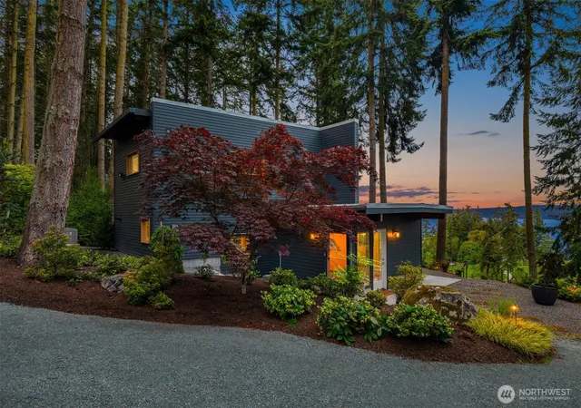 Photo 3 of Single family home for sale at 1035 Susan St, Coupeville, WA 98239 | MLS# NWM2527448 | Listing updated on 2026-09-21