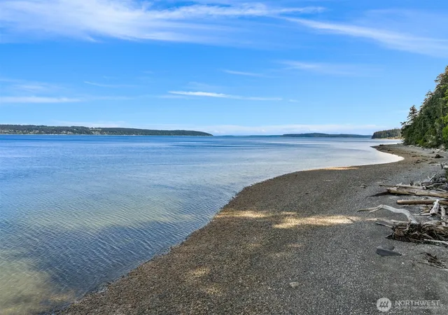 Photo 4 of Single family home for sale at 1035 Susan St, Coupeville, WA 98239 | MLS# NWM2527448 | Listing updated on 2026-09-21