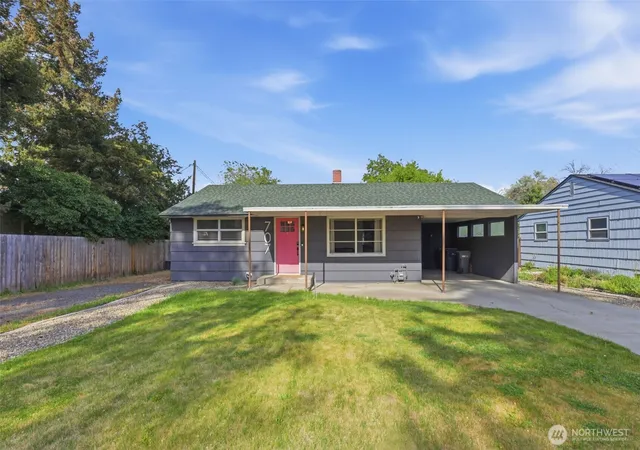 Photo 1 of Single family home for sale at 707 S Park Pl, Ellensburg, WA 98926 | MLS# NWM2527465 | Listing updated on 2026-09-21