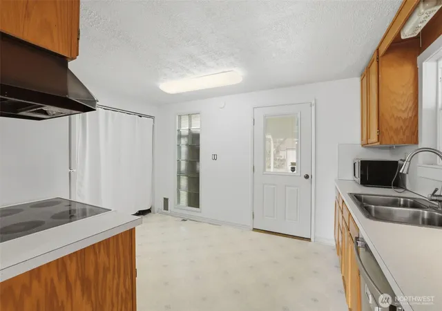 Photo 3 of Single family home for sale at 707 S Park Pl, Ellensburg, WA 98926 | MLS# NWM2527465 | Listing updated on 2026-09-21