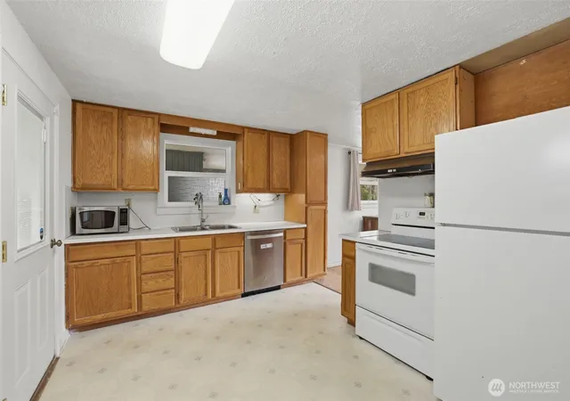 Photo 4 of Single family home for sale at 707 S Park Pl, Ellensburg, WA 98926 | MLS# NWM2527465 | Listing updated on 2026-09-21