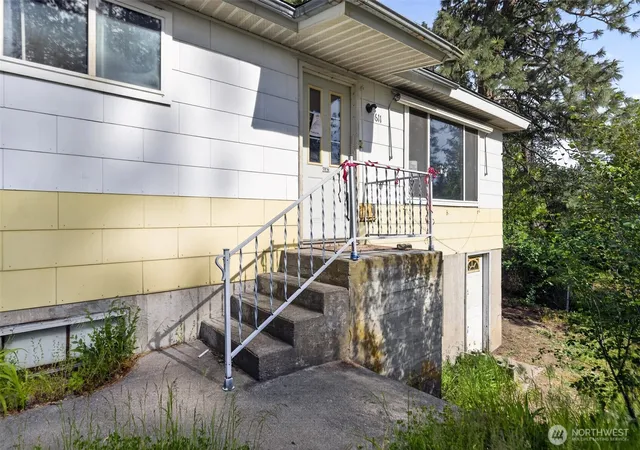 Photo 1 of Sale Pending at 611 S Farr Rd, Spokane Valley, WA 99206 | MLS# NWM2527482 | Listing updated on 2026-10-02