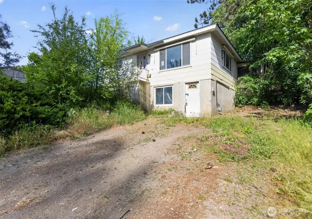 Photo 2 of Sale Pending at 611 S Farr Rd, Spokane Valley, WA 99206 | MLS# NWM2527482 | Listing updated on 2026-10-02