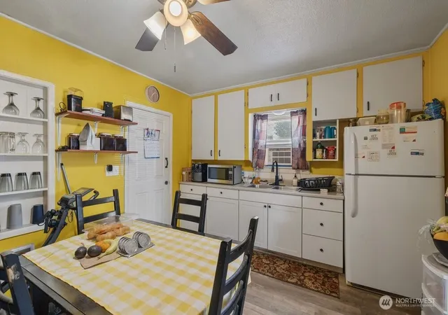 Photo 4 of Single family home for sale at 1311 W Mead Ave, Yakima, WA 98902 | MLS# NWM2527504 | Listing updated on 2026-09-21