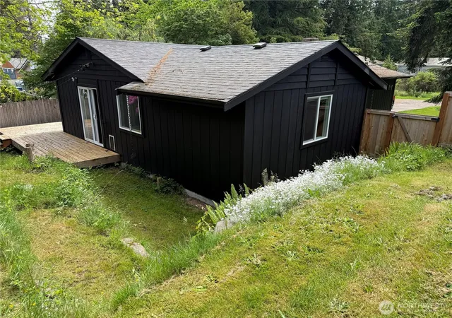 Photo 4 of Single family home for sale at 6011 185th Street SW, Lynnwood, WA 98037 | MLS# NWM2527520 | Listing updated on 2026-09-21