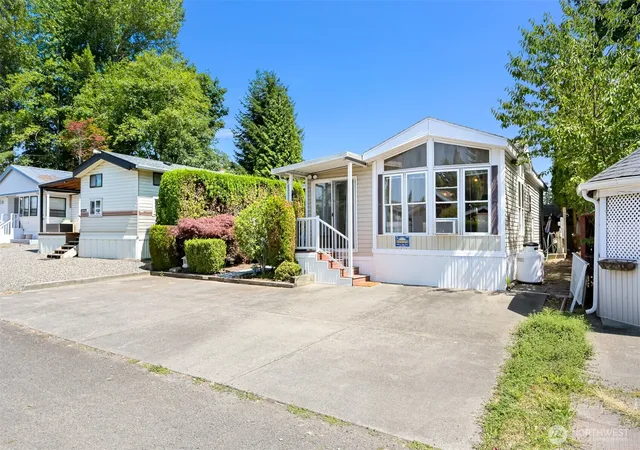 Photo 2 of Manufactured home for sale at 5001 Bay Rd #D134, Blaine, WA 98230 | MLS# NWM2527538 | Listing updated on 2026-09-21