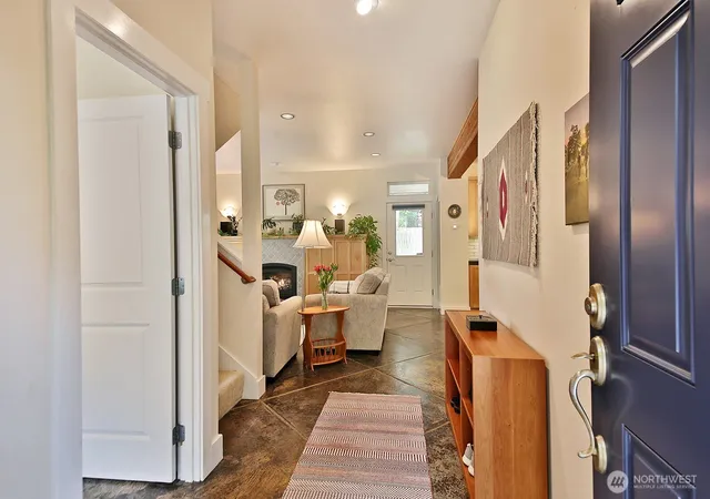 Photo 3 of Contingent at 301 Noblecliff Pl, Langley, WA 98260 | MLS# NWM2527571 | Listing updated on 2026-09-19
