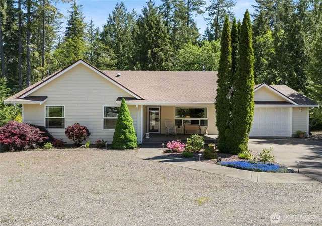 Photo 1 of Single family home for sale at 101 N Fairway Dr E, Hoodsport, WA 98548 | MLS# NWM2527572 | Listing updated on 2026-09-21