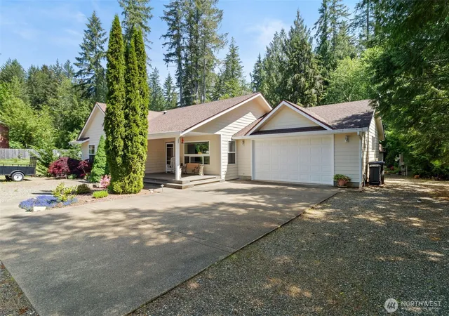 Photo 2 of Single family home for sale at 101 N Fairway Dr E, Hoodsport, WA 98548 | MLS# NWM2527572 | Listing updated on 2026-09-21