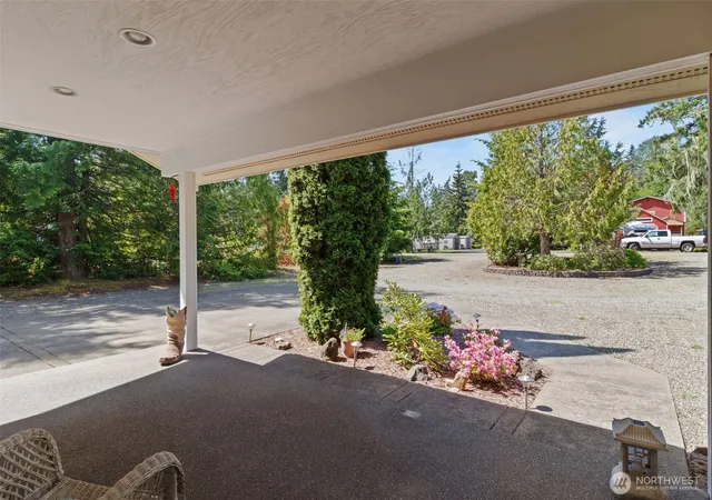 Photo 3 of Single family home for sale at 101 N Fairway Dr E, Hoodsport, WA 98548 | MLS# NWM2527572 | Listing updated on 2026-09-21