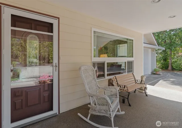 Photo 3 of Single family home for sale at 101 N Fairway Dr E, Hoodsport, WA 98548 | MLS# NWM2527572 | Listing updated on 2026-09-21
