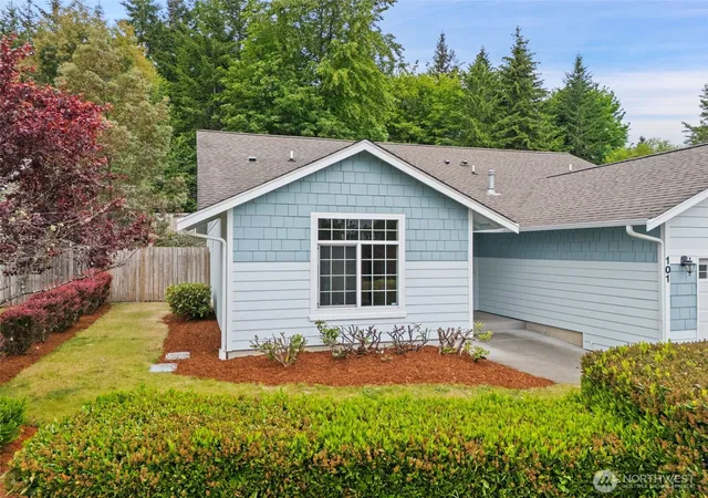 Photo 2 of Single family home for sale at 101 Vista View Ct, Shelton, WA 98584 | MLS# NWM2527660 | Listing updated on 2026-10-01