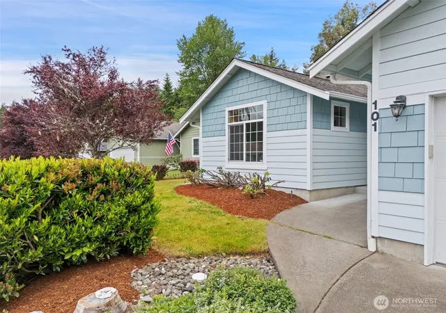 Photo 3 of Single family home for sale at 101 Vista View Ct, Shelton, WA 98584 | MLS# NWM2527660 | Listing updated on 2026-10-01