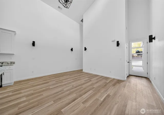 Photo 3 of Single family home for sale at 2015 W Nora St Ave, Spokane, WA 99205 | MLS# NWM2527723 | Listing updated on 2026-09-21