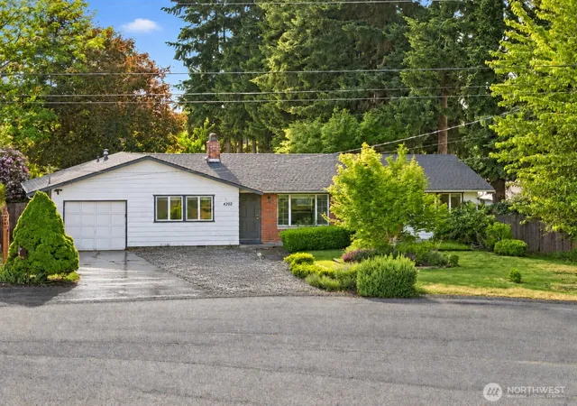 Single family home for sale at 4202 79th Avenue W, University Place, WA 98466 | MLS# NWM2527774