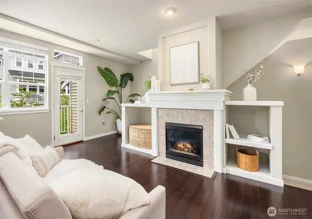 Photo 3 of Townhouse for sale at 1601 Ne Katsura St #103, Issaquah, WA 98029 | MLS# NWM2527794 | Listing updated on 2026-09-21