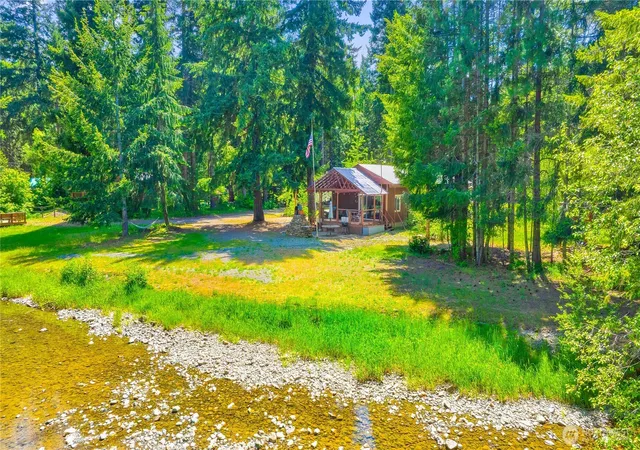 Photo 1 of Manufactured home for sale at 561 Sun Is Dr, Easton, WA 98925 | MLS# NWM2527797 | Listing updated on 2026-09-21