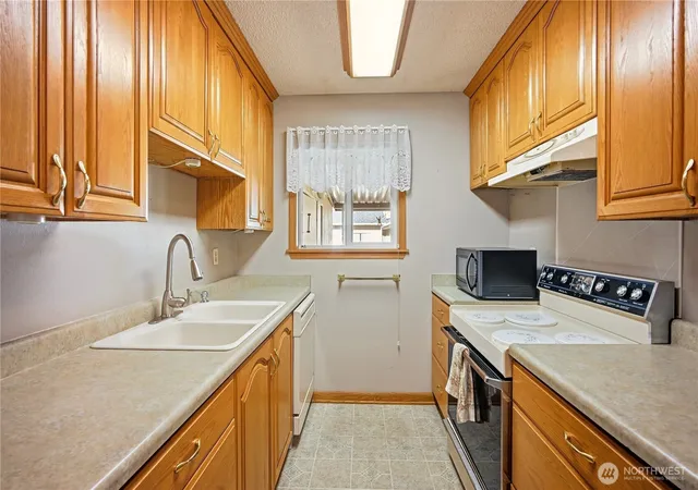 Photo 4 of Sale Pending at 708 Marion Ln SE, Puyallup, WA 98372 | MLS# NWM2527799 | Listing updated on 2026-09-25