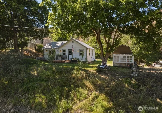 Single family home for sale at 458 Partello Park, Grand Coulee, WA 99133 | MLS# NWM2527830