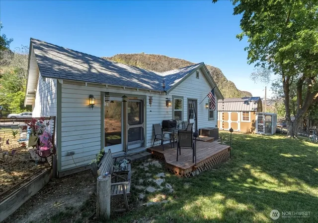 Photo 4 of Single family home for sale at 458 Partello Park, Grand Coulee, WA 99133 | MLS# NWM2527830 | Listing updated on 2026-09-21