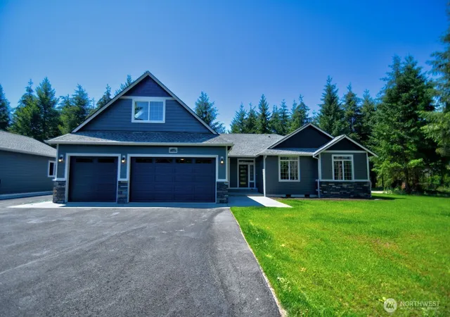 Single family home for sale at 800 Barbara Ln, Centralia, WA 98531 | MLS# NWM2527835