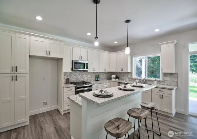 Photo 2 of Single family home for sale at 800 Barbara Ln, Centralia, WA 98531 | MLS# NWM2527835 | Listing updated on 2026-09-29