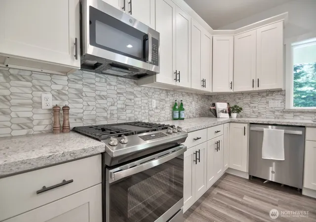 Photo 3 of Single family home for sale at 800 Barbara Ln, Centralia, WA 98531 | MLS# NWM2527835 | Listing updated on 2026-09-29