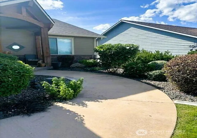 Photo 3 of Single family home for sale at 8170 Desert Sage Ct Se, Othello, WA 99344 | MLS# NWM2527871 | Listing updated on 2026-09-21