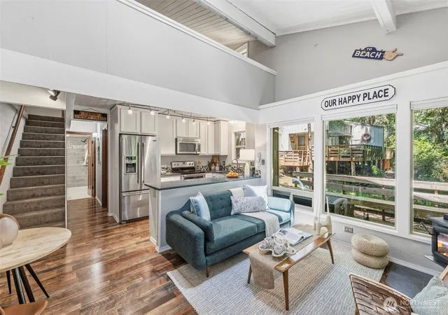 Photo 2 of Townhouse for sale at 304 E Pointes Dr, Shelton, WA 98584 | MLS# NWM2527934 | Listing updated on 2026-09-21
