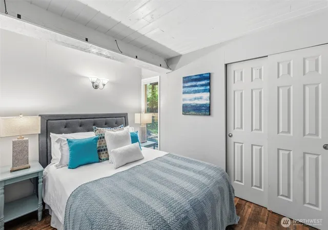 Photo 3 of Townhouse for sale at 304 E Pointes Dr, Shelton, WA 98584 | MLS# NWM2527934 | Listing updated on 2026-09-21