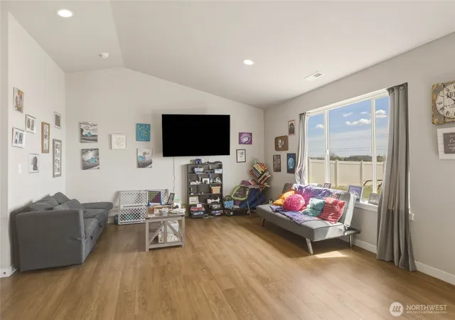 Photo 3 of Single family home for sale at 260 Parkside Pl, Ephrata, WA 98823 | MLS# NWM2527946 | Listing updated on 2026-09-21