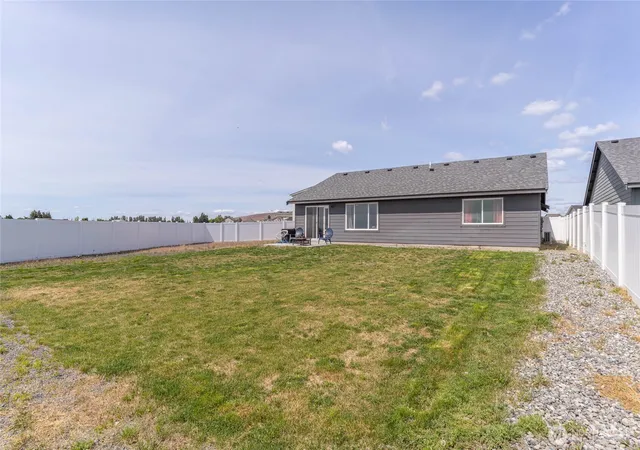 Photo 4 of Single family home for sale at 260 Parkside Pl, Ephrata, WA 98823 | MLS# NWM2527946 | Listing updated on 2026-09-21