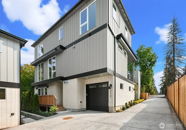 Photo 2 of Townhouse for sale at 2030 NE 123rd Street, Seattle, WA 98125 | MLS# NWM2527966 | Listing updated on 2026-09-21